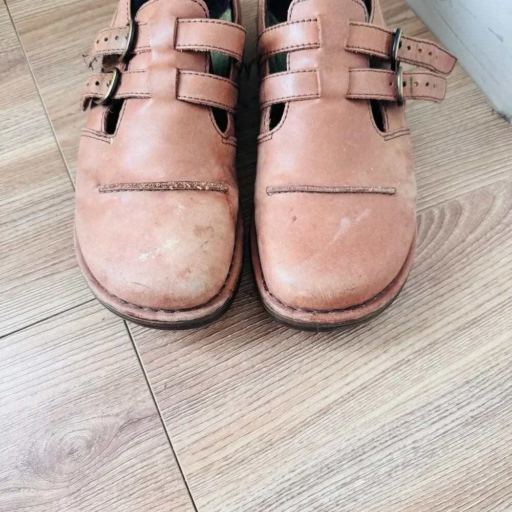 Dansko Tan Leather Slip On Shoes Women’s Size 9.5